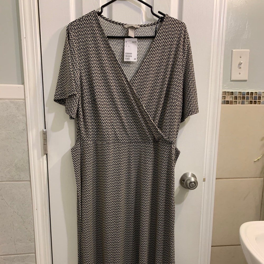 H&M Black&White Pattern Printd Dress Size L PRICE DROP ‼️$14